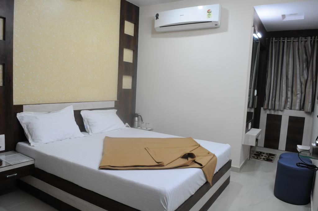 Oyo Hotel Sree Balaji Residency Ahmedabad Exteriör bild